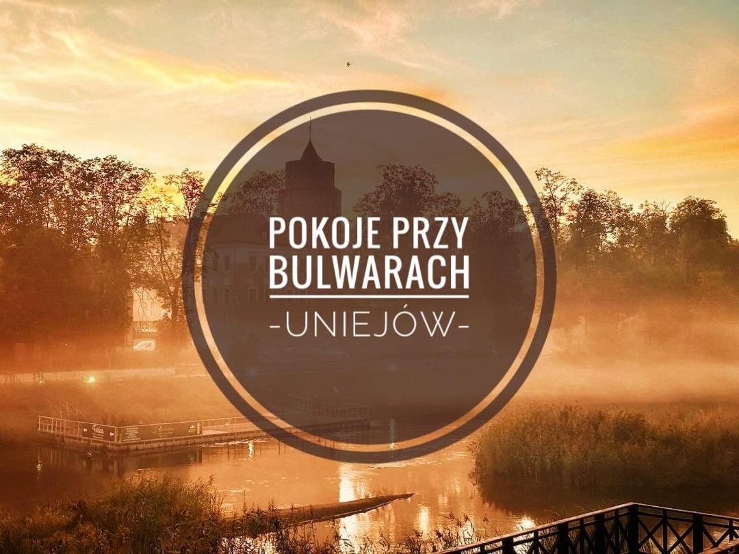 Pokoje Przy Bulwarach ウニエユフ エクステリア 写真
